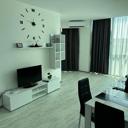 Spacious And Cozy In Complex Del Sol * Primorsko