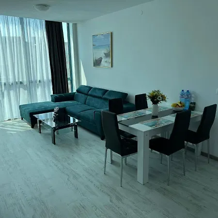 Spacious And Cozy In Complex Del Sol Primorsko